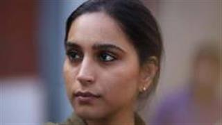 ज़ोया हुसैन ट्रेंडिंग शो, ग्रहण में अमृता सिंह की भूमिका से बटोर रही हैं खूब तारीफें!